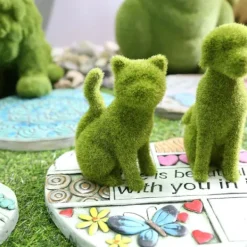 Clearance Grön sittande katt dekoration i resin med gräsimitation för utomhus trädgård och balkong Sitting kitten Trädgårdsprydnader